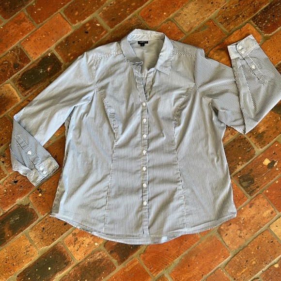 Torrid poplin button front shirt sz2x - Picture 4 of 12